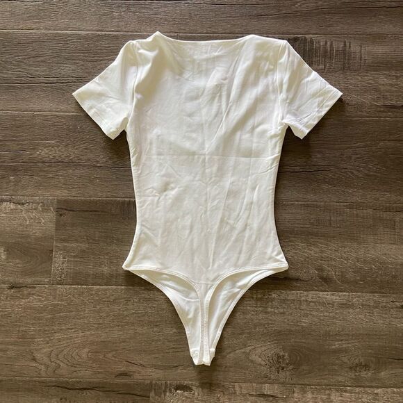 House of Harlow 1960 White V-Neck Bodysuit - Picture 4 of 4